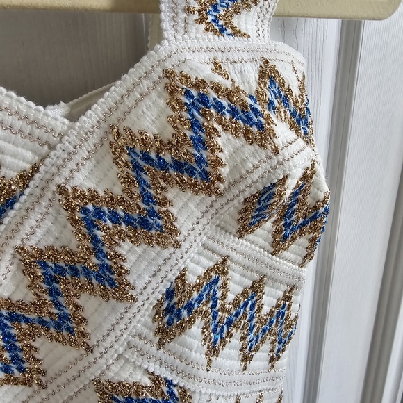 🌷NWT - Metallic print crop top - Picture 3 of 9